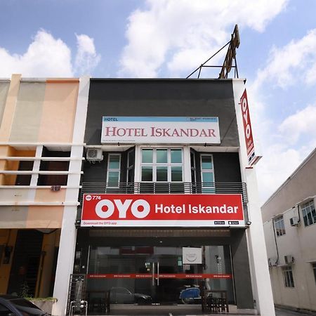 Capital O 774 Hotel Iskandar Seri Iskandar Exterior photo